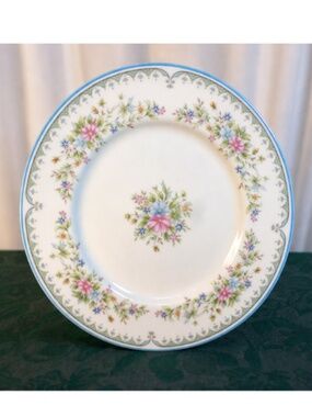 Mikasa Flower Mist A6-005 Dinner Plates 10” Bone China Narumi Japan Floral Blue